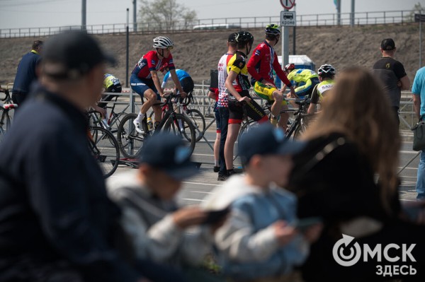 Как в Омске проходит велогонка памяти Леонида Живодёрова