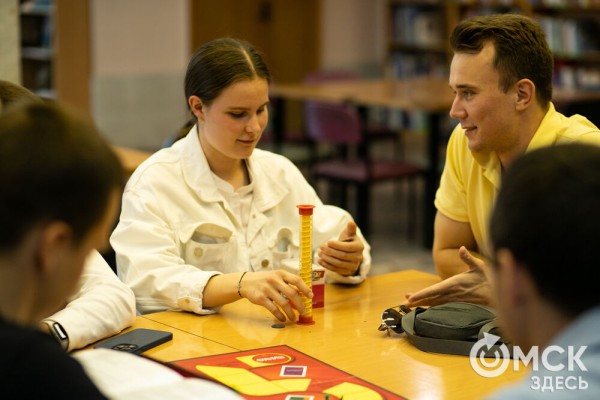 От Луны и Венеры до книг и винила. В Омске прошла "Библионочь"