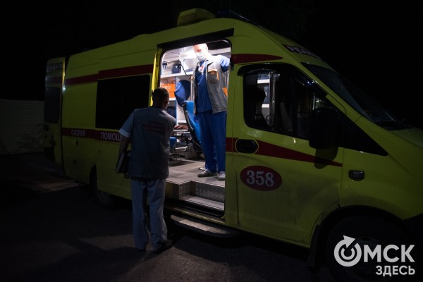 "У меня на руках чуть не умер ребёнок, и я думал об увольнении". Честный разговор с фельдшером скорой помощи