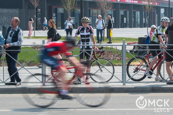 Как в Омске проходит велогонка памяти Леонида Живодёрова