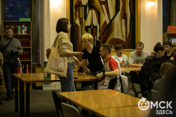 От Луны и Венеры до книг и винила. В Омске прошла "Библионочь"