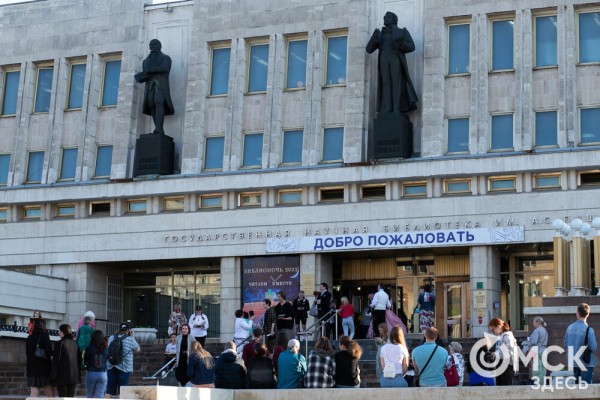 От Луны и Венеры до книг и винила. В Омске прошла "Библионочь"