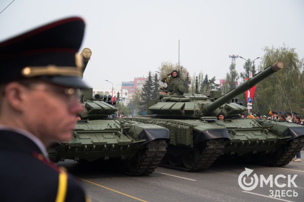 Десять тысяч омичей наблюдали парад Победы. Посмотрите и вы, как он прошёл