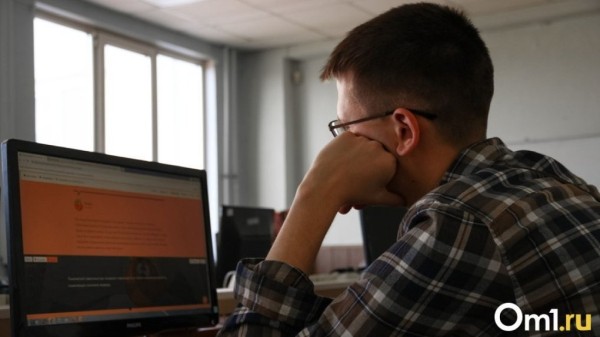 Нужна ли омичам шестидневная неделя? Отвечают бизнесмен, учёный, директор предприятия и нейросеть