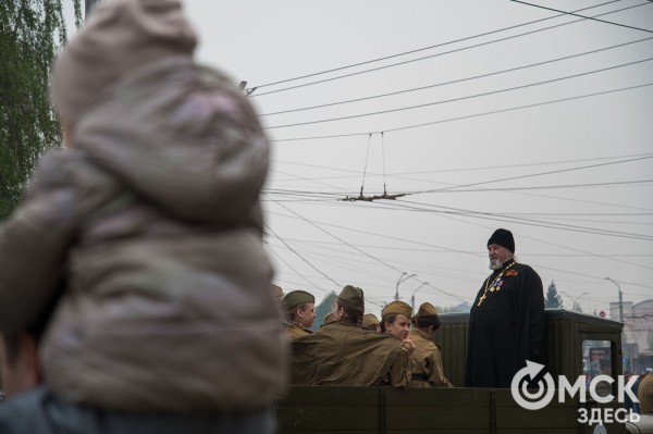 Десять тысяч омичей наблюдали парад Победы. Посмотрите и вы, как он прошёл