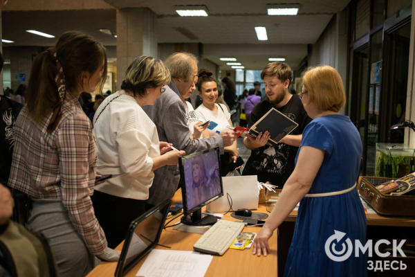 От Луны и Венеры до книг и винила. В Омске прошла "Библионочь"