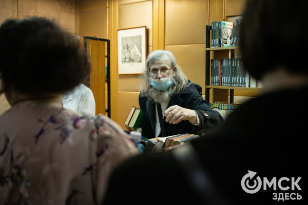 От Луны и Венеры до книг и винила. В Омске прошла "Библионочь"