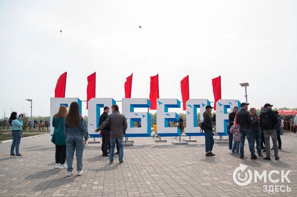 Залпами из пушек отметили 9 Мая в Омской крепости