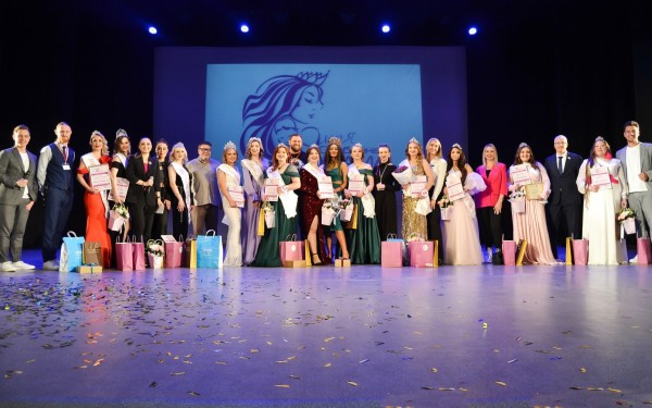 "Только они знают, какие у них судьбы". Как прошёл финал конкурса красоты "особенных" мам "Только они знают, какие у них судьбы". Как прошёл финал конкурса красоты "особенных" мам