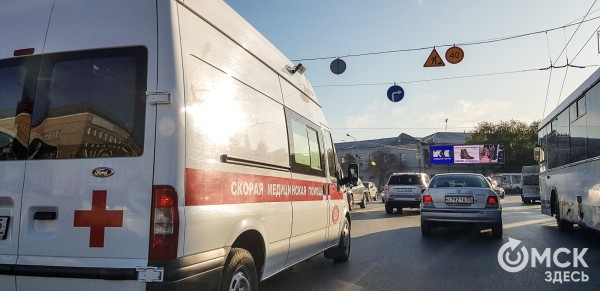 "У меня на руках чуть не умер ребёнок, и я думал об увольнении". Честный разговор с фельдшером скорой помощи