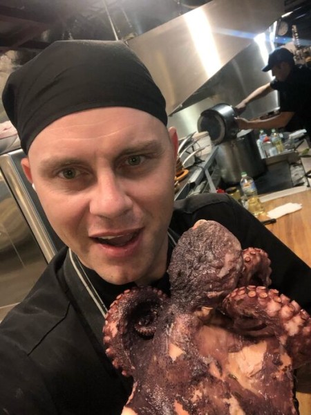 "Омск - это, скорее, гараж, а хочется жить в квартире". Экс-вокалист группы "Цемент banD" о переменах в жизни