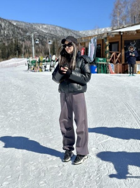 Карина Шестакова: &laquo;А&nbsp;недавно я&nbsp;заработала первые 100 тысяч рублей! Вот вам и&nbsp;реснички&raquo;