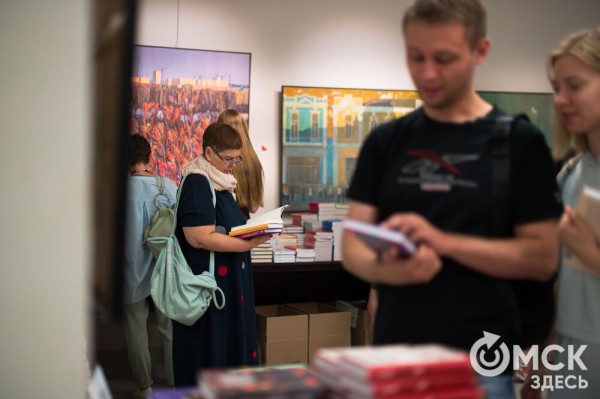 Да пребудет с тобой книга! В Омске проходит "гаражка" московского издательства