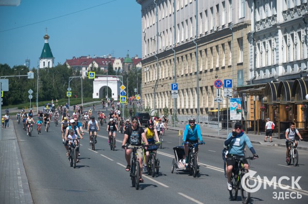 Есть рекорд! 4 тысячи велосипедистов промчались по центру Омска