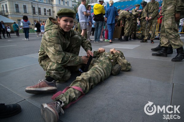 Гимн России в исполнении Дубцовой, парад национальностей и гастрономические изыски. Чем запомнится День России в Омске