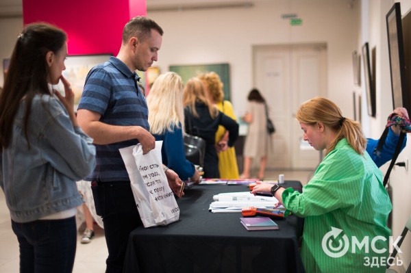 Да пребудет с тобой книга! В Омске проходит "гаражка" московского издательства