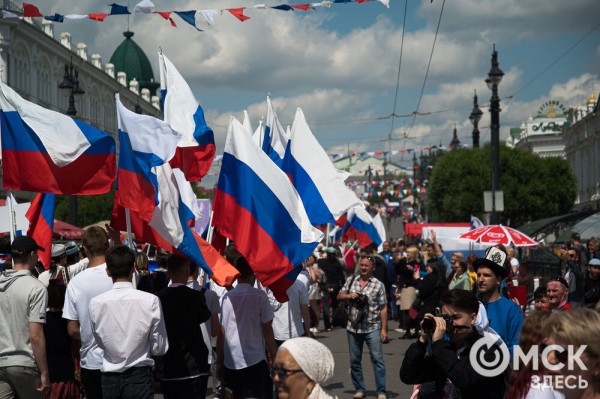 Гимн России в исполнении Дубцовой, парад национальностей и гастрономические изыски. Чем запомнится День России в Омске