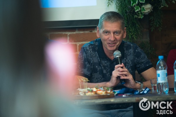 Бананы, охлаждающий пластырь и вода помогут омичам перенести жаркий забег Бананы, охлаждающий пластырь и вода помогут омичам перенести жаркий забег