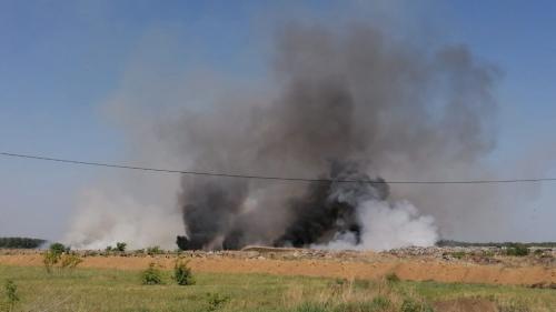 Крупнейшую в Омской области Калачинскую свалку охватил масштабный пожар