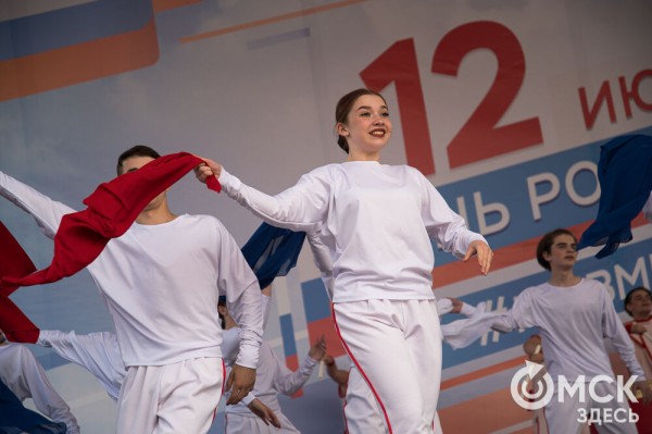 Гимн России в исполнении Дубцовой, парад национальностей и гастрономические изыски. Чем запомнится День России в Омске