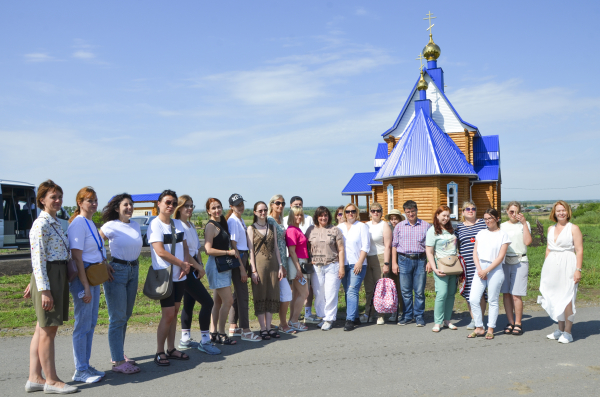 
									Вместо Сочи и Турции: зачем в Муромцево едут со всей России? 