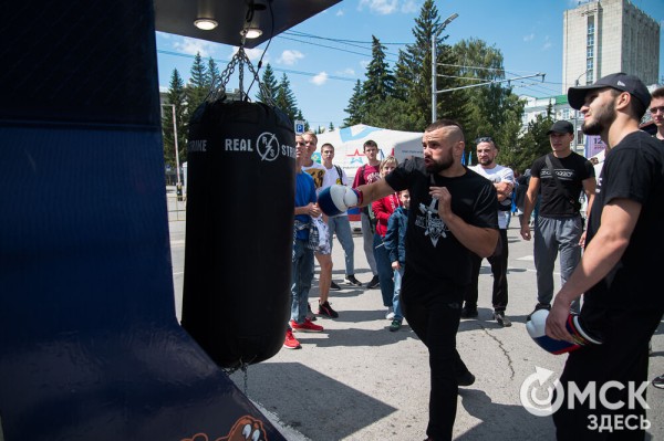 Гимн России в исполнении Дубцовой, парад национальностей и гастрономические изыски. Чем запомнится День России в Омске