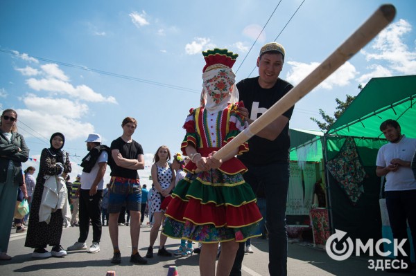Гимн России в исполнении Дубцовой, парад национальностей и гастрономические изыски. Чем запомнится День России в Омске