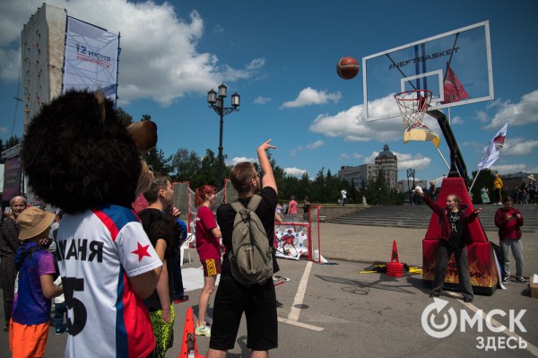 Гимн России в исполнении Дубцовой, парад национальностей и гастрономические изыски. Чем запомнится День России в Омске