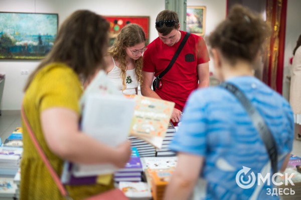 Да пребудет с тобой книга! В Омске проходит "гаражка" московского издательства