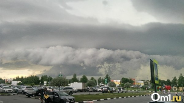 На Омск надвигается буря с грозами и градом