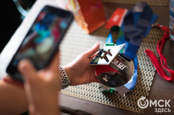 Бананы, охлаждающий пластырь и вода помогут омичам перенести жаркий забег Бананы, охлаждающий пластырь и вода помогут омичам перенести жаркий забег