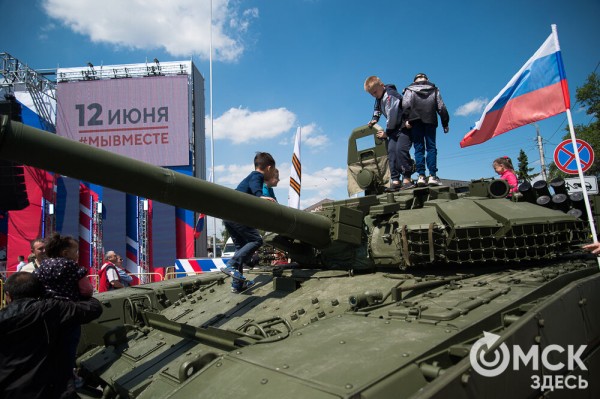 Гимн России в исполнении Дубцовой, парад национальностей и гастрономические изыски. Чем запомнится День России в Омске