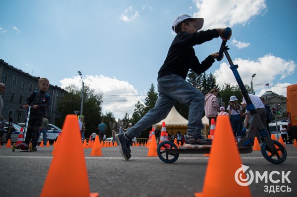Гимн России в исполнении Дубцовой, парад национальностей и гастрономические изыски. Чем запомнится День России в Омске