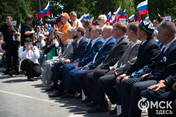 Гимн России в исполнении Дубцовой, парад национальностей и гастрономические изыски. Чем запомнится День России в Омске