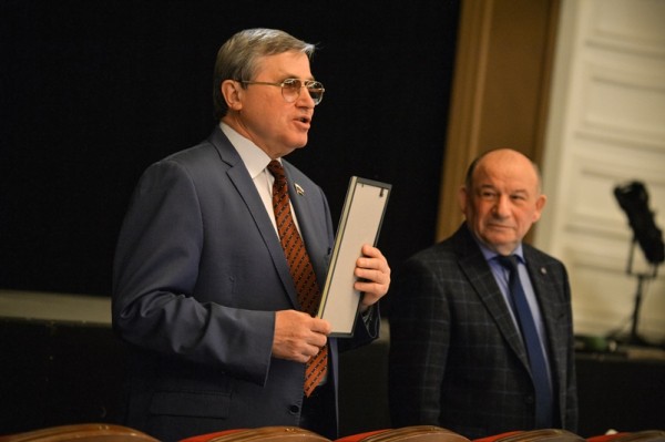 
									«Учителя без «вышки» – попытка решить кадровый дефицит без денег» 