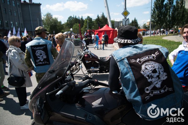 Гимн России в исполнении Дубцовой, парад национальностей и гастрономические изыски. Чем запомнится День России в Омске