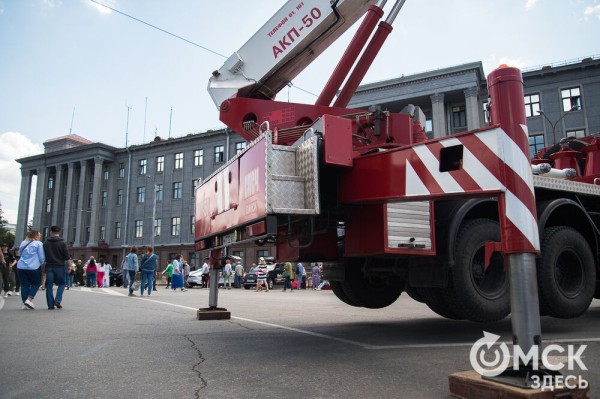 Гимн России в исполнении Дубцовой, парад национальностей и гастрономические изыски. Чем запомнится День России в Омске
