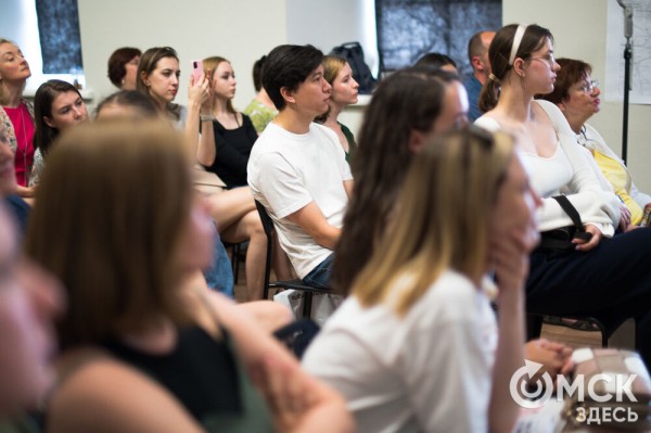 Да пребудет с тобой книга! В Омске проходит "гаражка" московского издательства