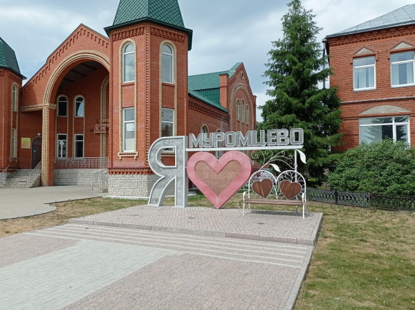 
									Вместо Сочи и Турции: зачем в Муромцево едут со всей России? 