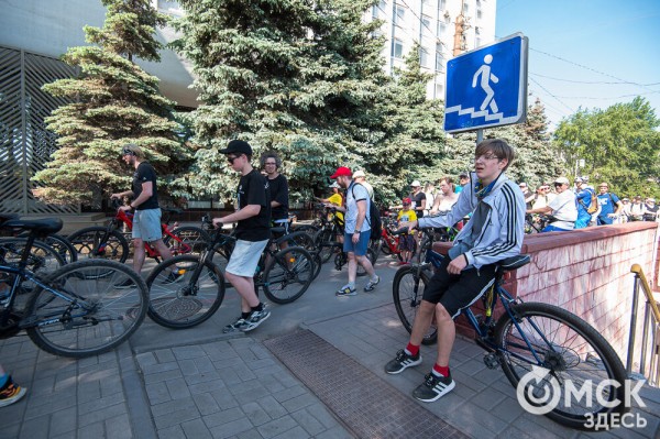 Есть рекорд! 4 тысячи велосипедистов промчались по центру Омска