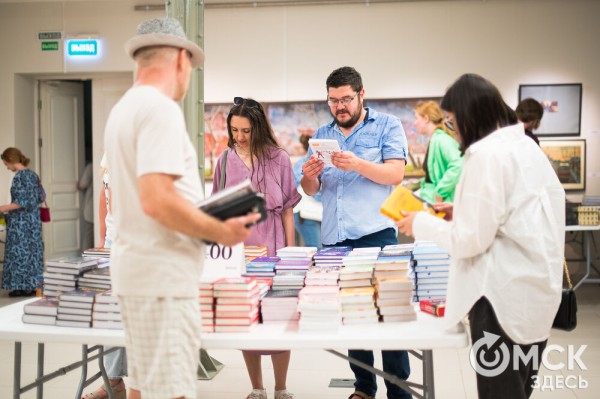 Да пребудет с тобой книга! В Омске проходит "гаражка" московского издательства