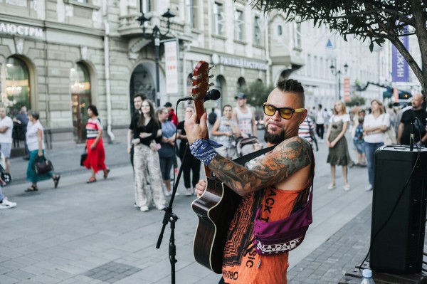 "Омск - это, скорее, гараж, а хочется жить в квартире". Экс-вокалист группы "Цемент banD" о переменах в жизни