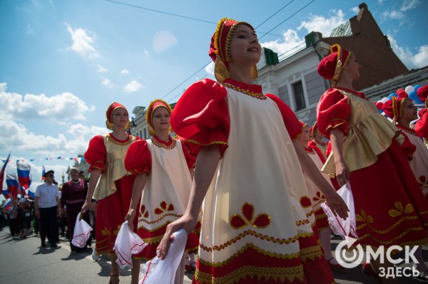 Гимн России в исполнении Дубцовой, парад национальностей и гастрономические изыски. Чем запомнится День России в Омске