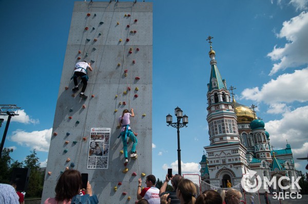 Гимн России в исполнении Дубцовой, парад национальностей и гастрономические изыски. Чем запомнится День России в Омске
