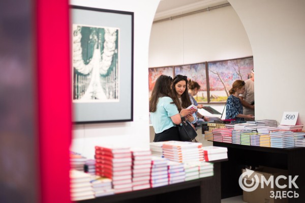 Да пребудет с тобой книга! В Омске проходит "гаражка" московского издательства