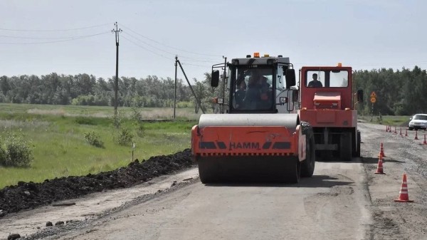 Виталий Хоценко проверил, как ремонтируют дорогу в Таврическом районе Виталий Хоценко проверил, как ремонтируют дорогу в Таврическом районе