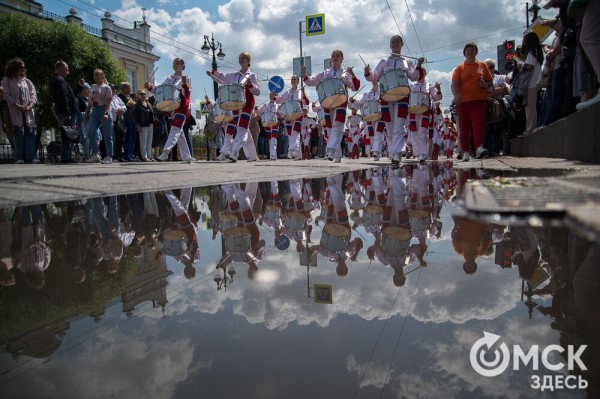 Гимн России в исполнении Дубцовой, парад национальностей и гастрономические изыски. Чем запомнится День России в Омске