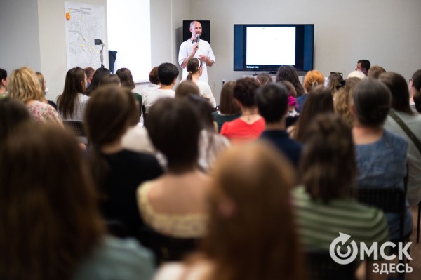 Да пребудет с тобой книга! В Омске проходит "гаражка" московского издательства