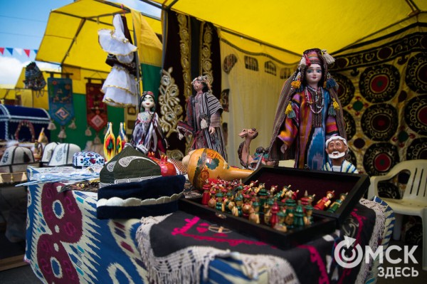 Гимн России в исполнении Дубцовой, парад национальностей и гастрономические изыски. Чем запомнится День России в Омске