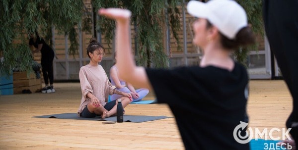 В Омске проведут бесплатный йога-марафон